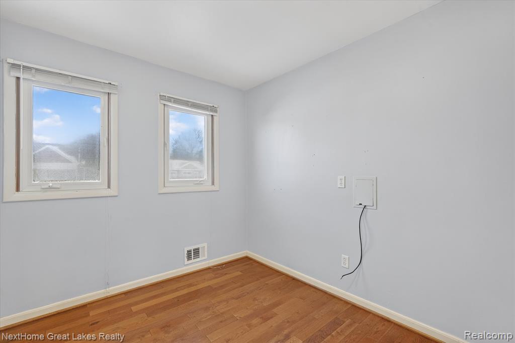 819 Southwood Drive, Fenton, MI 48430 — Photo 13