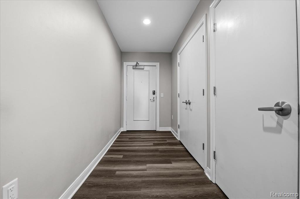 525 W Lafayette Boulevard - Photo 3
