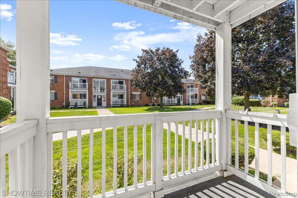 2425 Torquay Avenue, 101, Royal Oak, MI 48073 — Photo 21