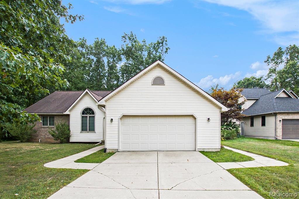 5522 Jessael Drive, Bath, MI 48808 — Photo 2