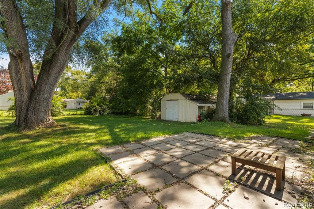 8880 Elmhurst Avenue, Plymouth, MI 48170 — Photo 29