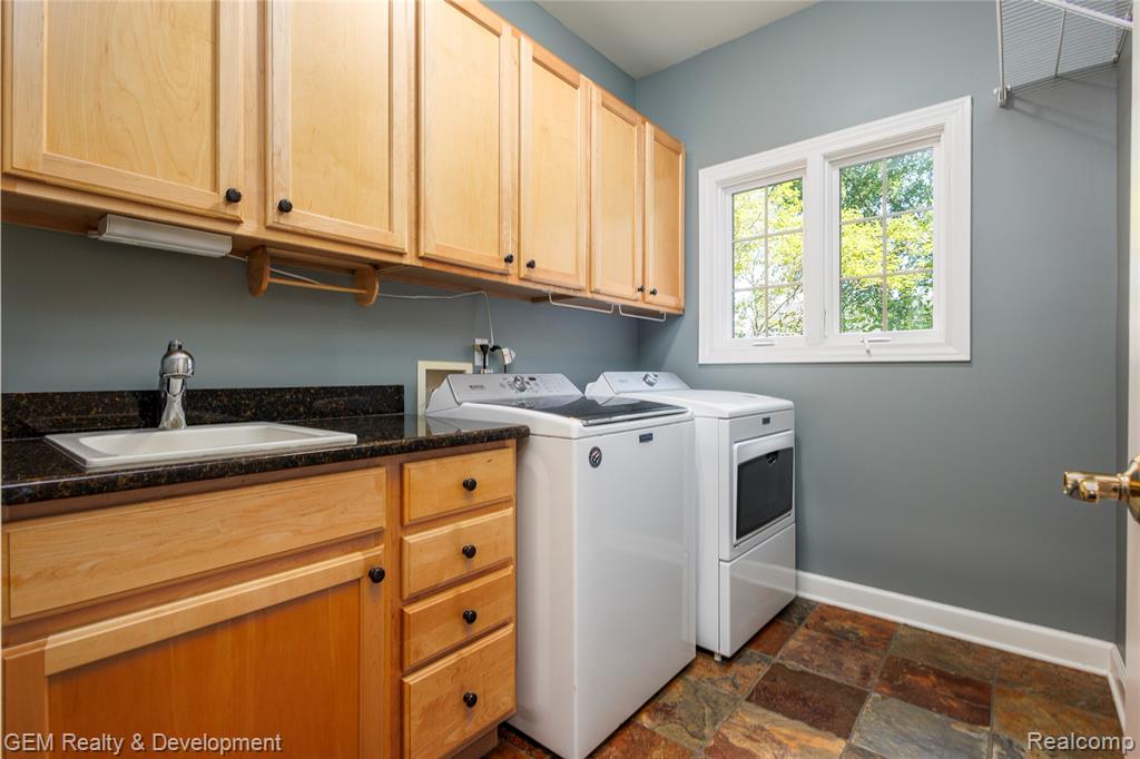 9054 Green Hickory Lane, Fenton, MI 48430 — Photo 23
