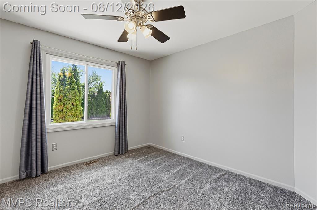 21618 Sue Ellen Drive, Macomb, MI 48044 — Photo 10