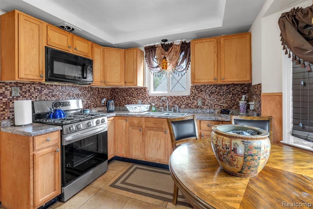 8200 Hartwell Street, Detroit, MI 48228 — Photo 12