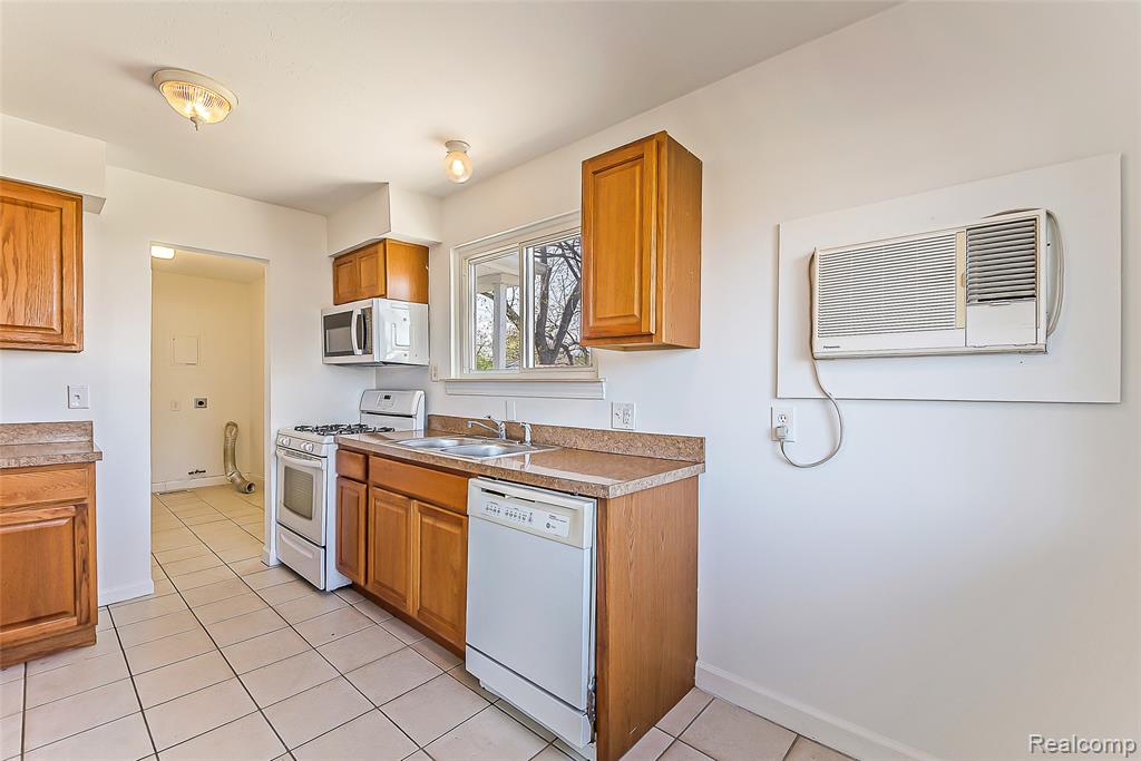 366 S Harris Road, Ypsilanti, MI 48198 — Photo 11