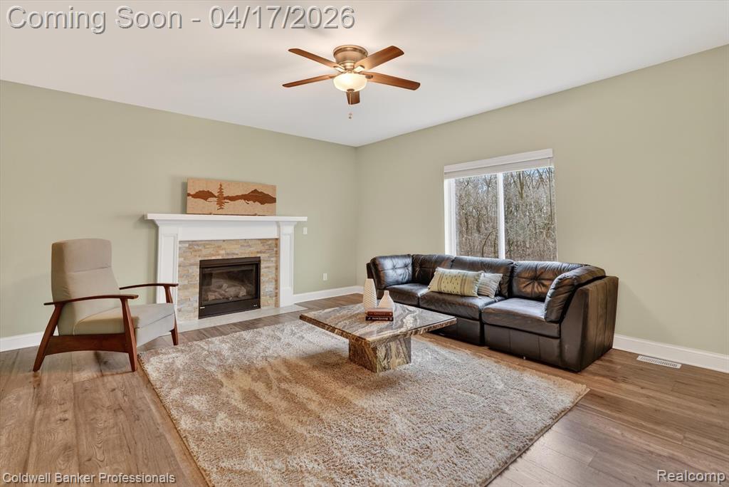 8314 Peninsula Circle, Grand Blanc, MI 48439 — Photo 10