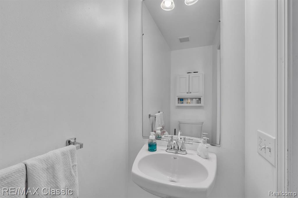 7842 BERWICK Drive, Ypsilanti, MI 48197 — Photo 26