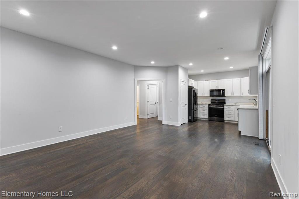 4003 Elmhurst Road, Waterford, MI 48328 — Photo 5