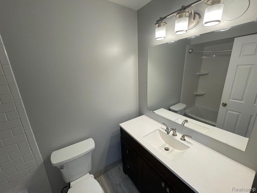 634 E FOX HILLS Drive, Bloomfield Hills, MI 48304 — Photo 8