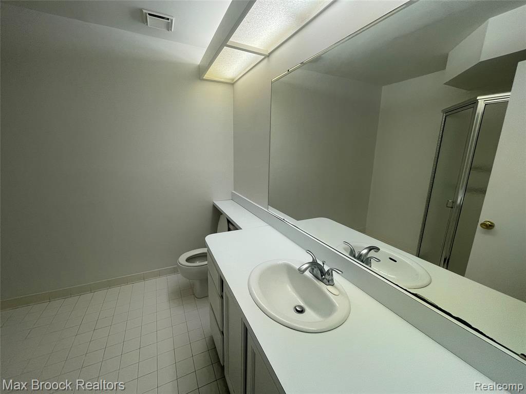 6620 Fireside Court, West Bloomfield, MI — Photo 11