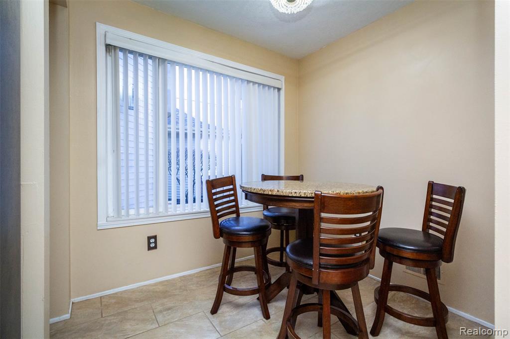 448 Ravencrest Lane, 50, Westland, MI — Photo 16
