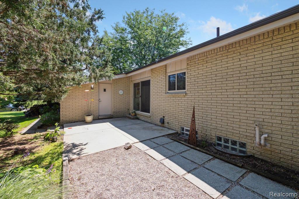 427 Rolling Green Circle S, Rochester Hills, MI 48309 — Photo 52