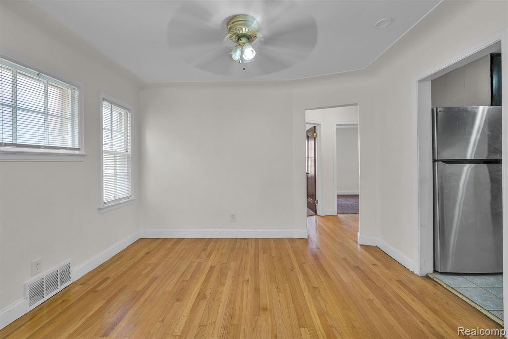 6120 MIDDLESEX Street, Dearborn, MI 48126 — Photo 10