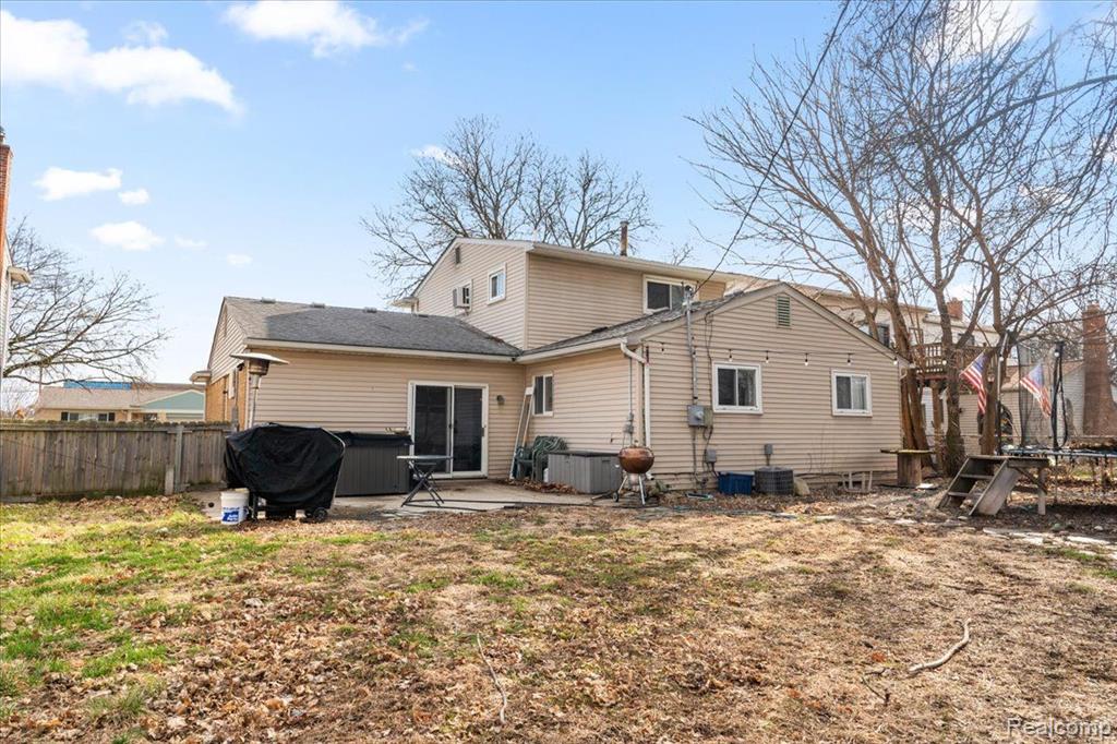 40734 PINETREE Drive, Plymouth, MI 48170 — Photo 28