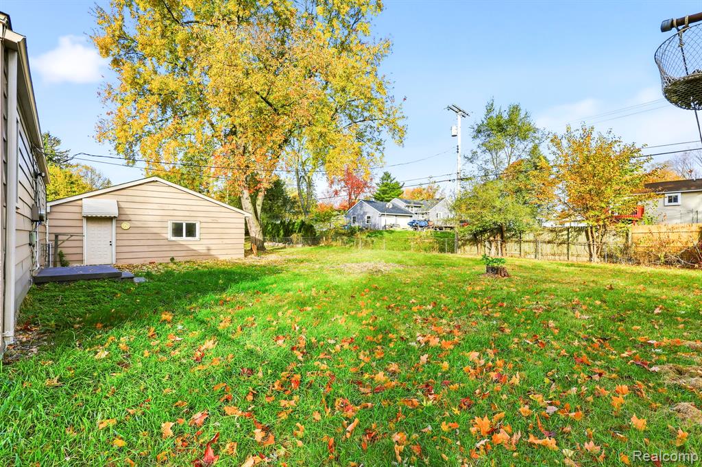 4340 Elmdale Avenue, Clarkston, MI — Photo 11
