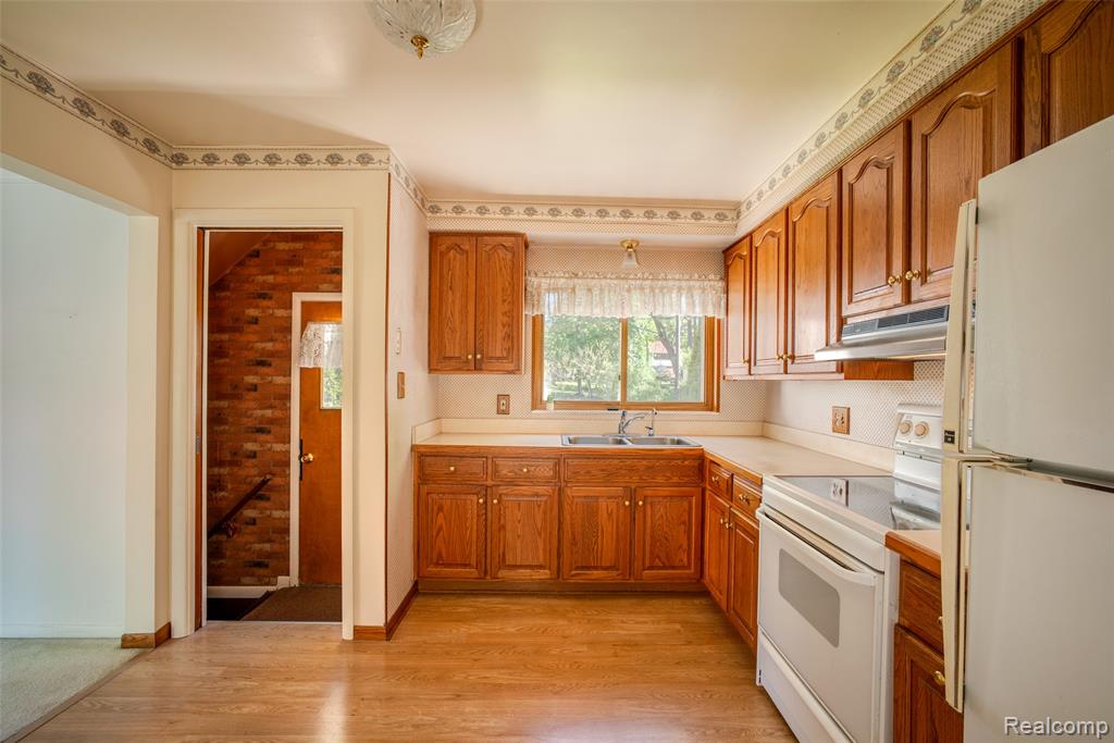 4120 Baybrook Drive, Waterford, MI 48329 — Photo 8