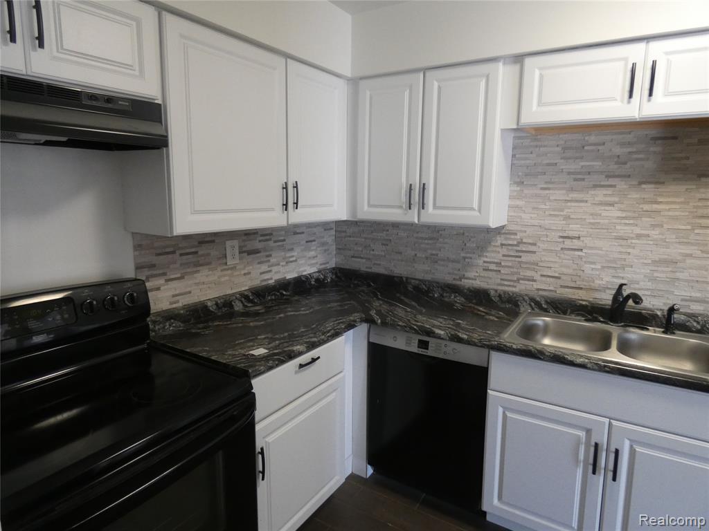 1862 Colonial Village Way, 3, Waterford, MI 48328 — Photo 7