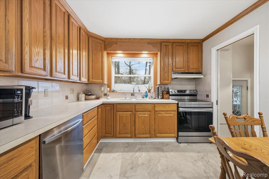 523 Tilmor Drive, Waterford, MI 48328 — Photo 19