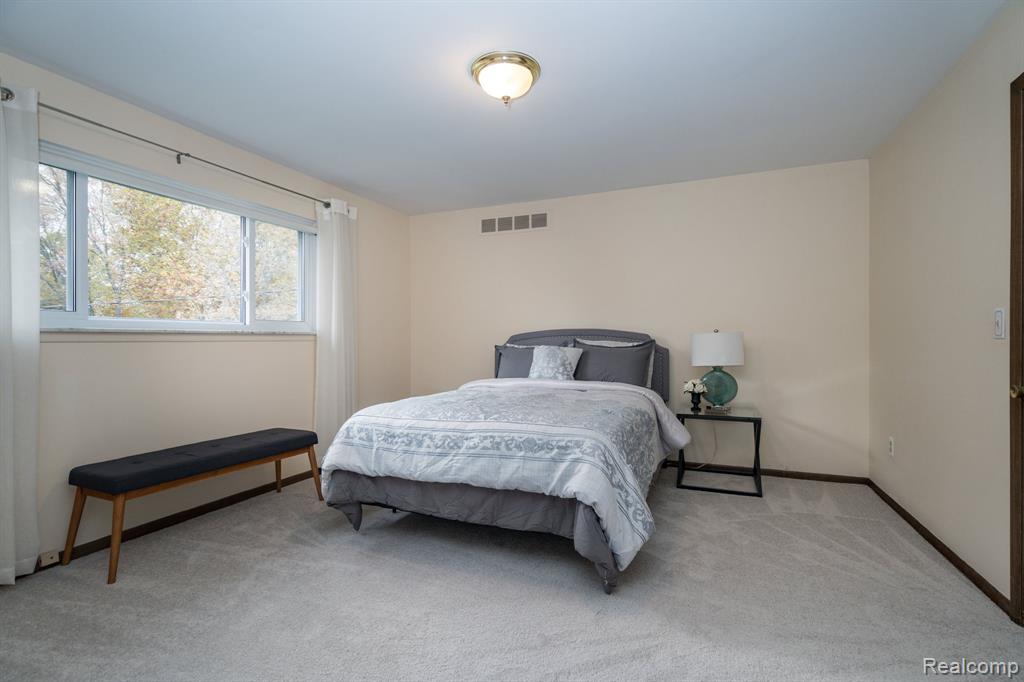 758 Lake Forest Road, Rochester Hills, MI 48309 — Photo 8