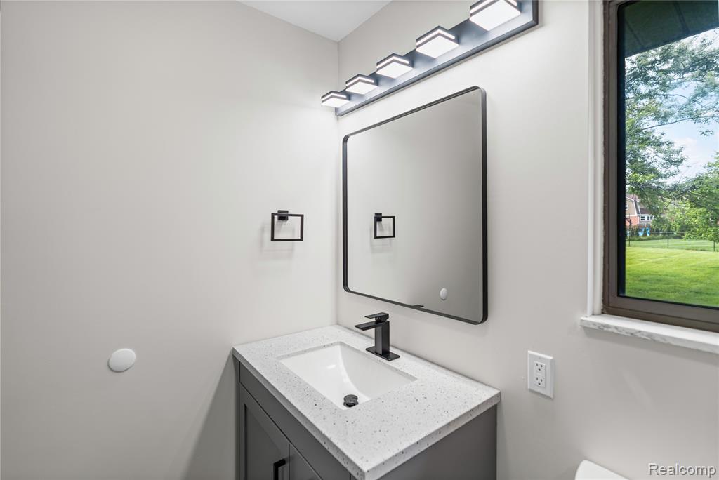 507 Charing Cross Drive, Grand Blanc, MI 48439 — Photo 49