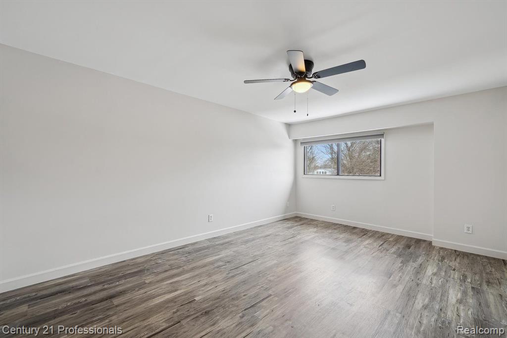 30535 W 14 MILE Road, 20, Farmington Hills, MI 48334 — Photo 17