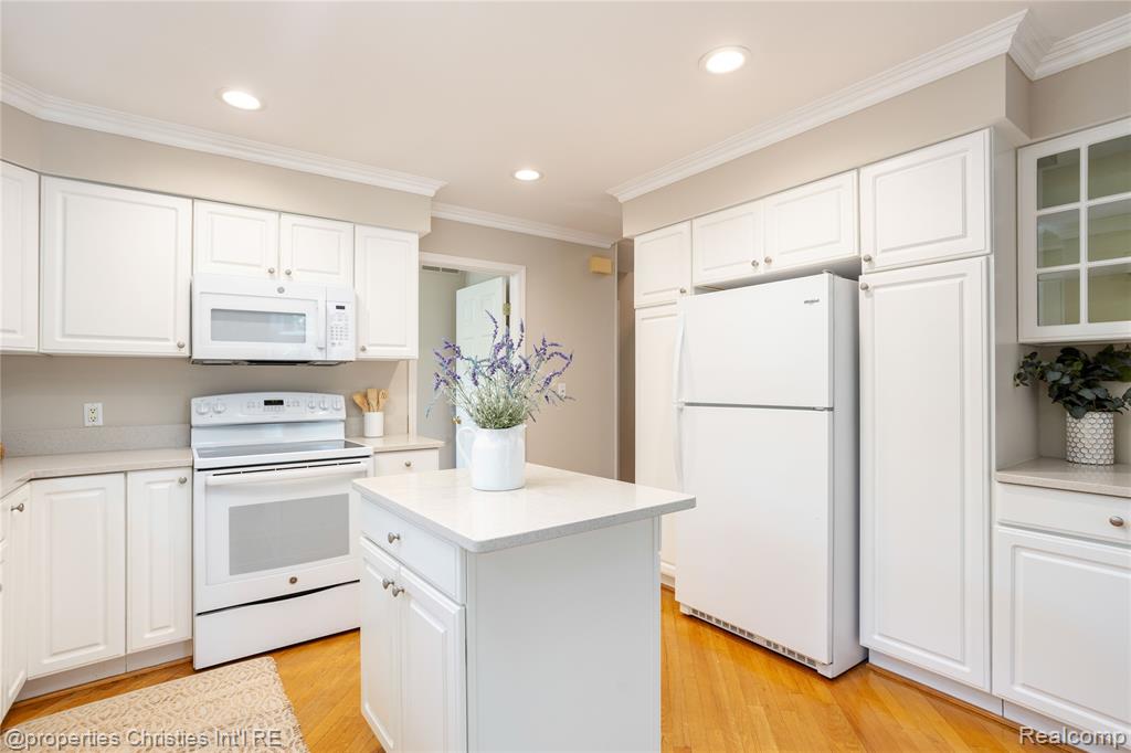 45330 Stonehedge Drive, 2, Plymouth, MI 48170 — Photo 13