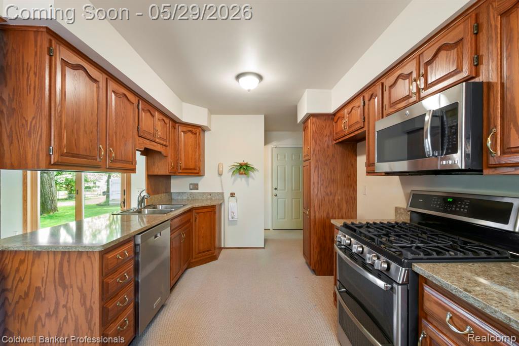 9310 Oakcliffe Drive, Plymouth, MI 48170 — Photo 30