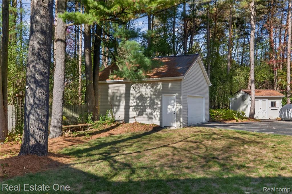 693 Knibbe Road, Lake Orion, MI 48362 — Photo 25