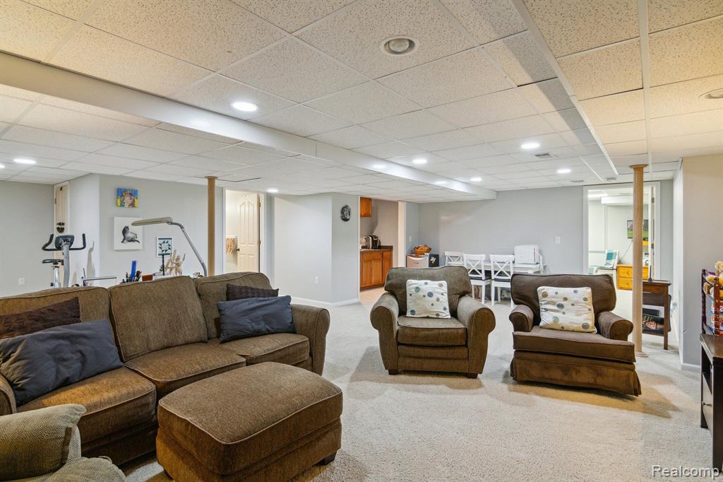 387 TORRINGTON Drive W, Canton, MI 48188 — Photo 42