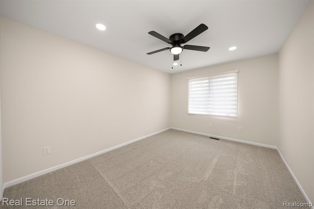 6246 Lindsay Court, West Bloomfield, MI 48324 — Photo 37