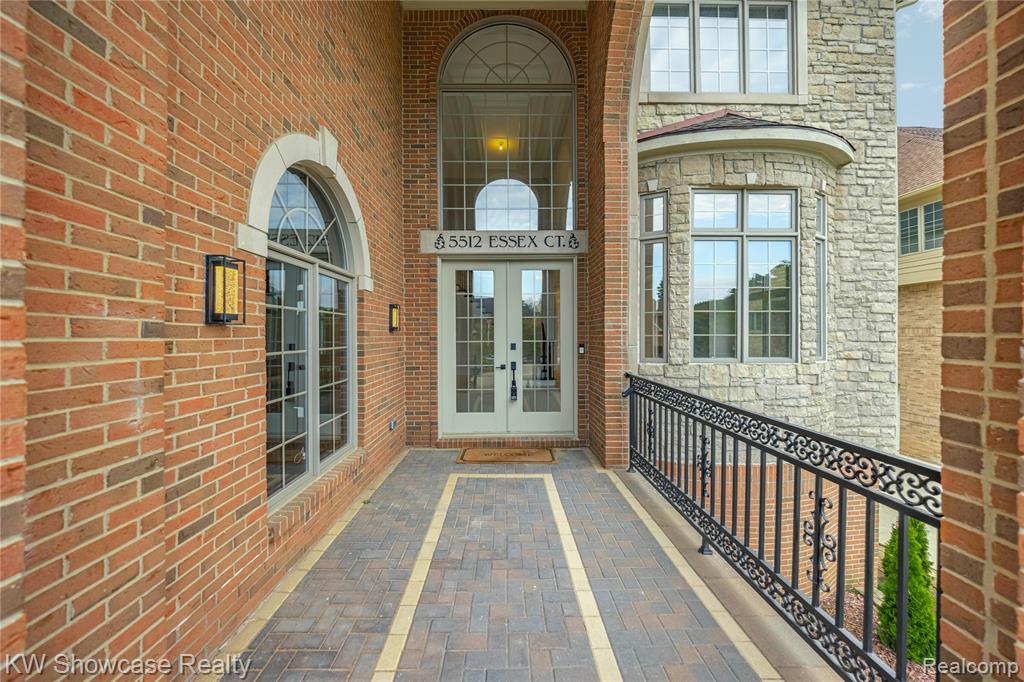 5512 Essex Court, West Bloomfield, MI — Photo 8