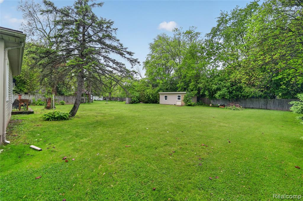 5090 Torrey Road, Flint, MI 48507 — Photo 35