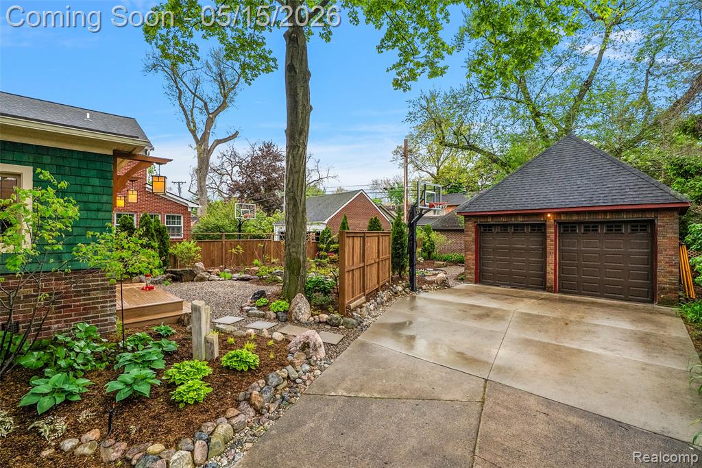 26329 York Road, Huntington Woods, MI — Photo 44