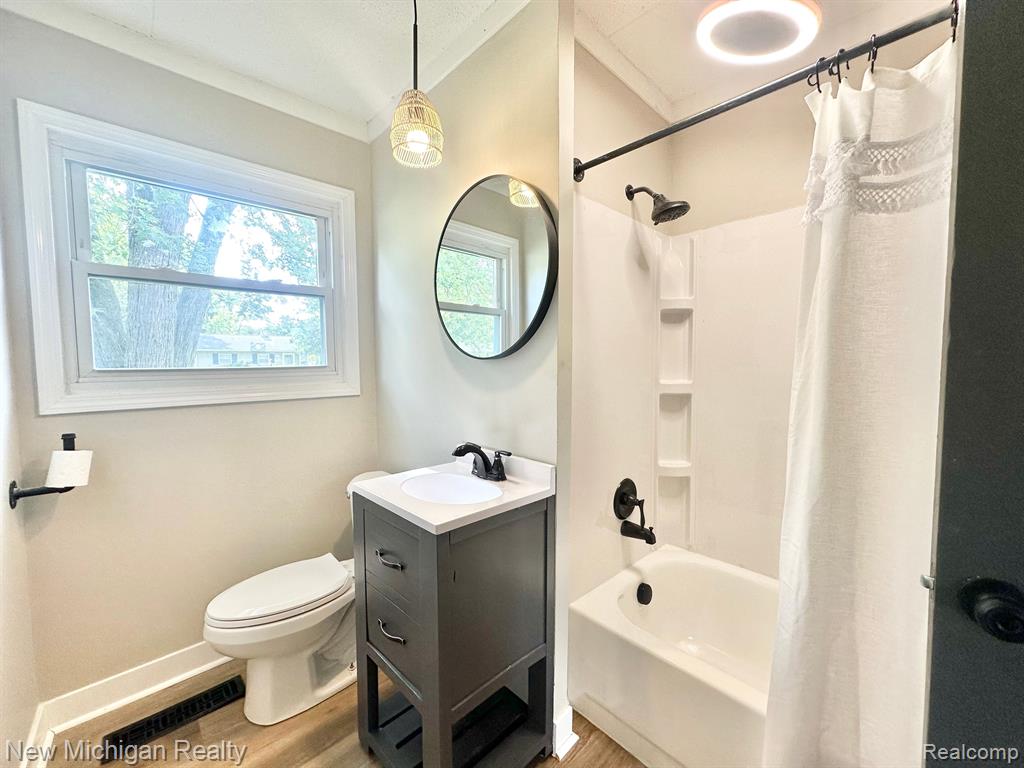 6109 WOODSDALE Drive, Grand Blanc, MI 48439 — Photo 17