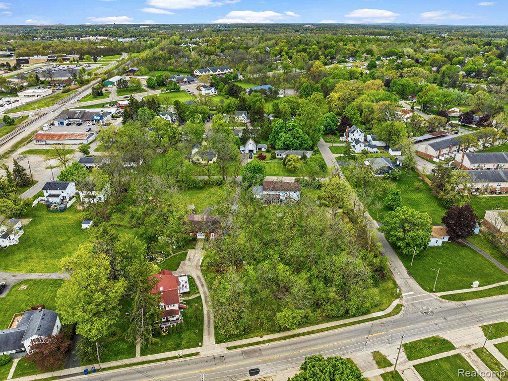 327 Reid Road, Grand Blanc, MI 48439 — Photo 15
