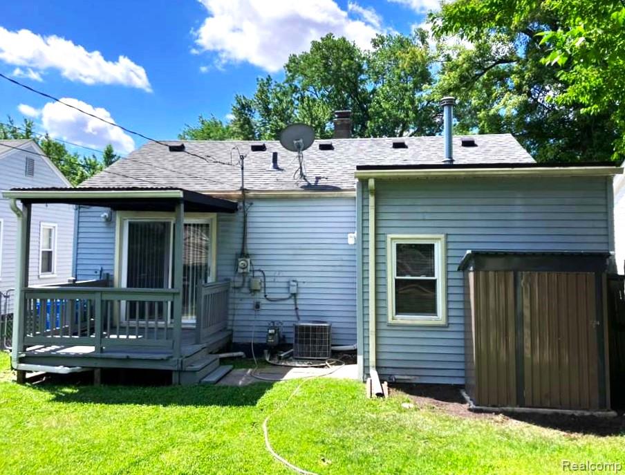 577 E HUDSON Avenue, Madison Heights, MI 48071 — Photo 3