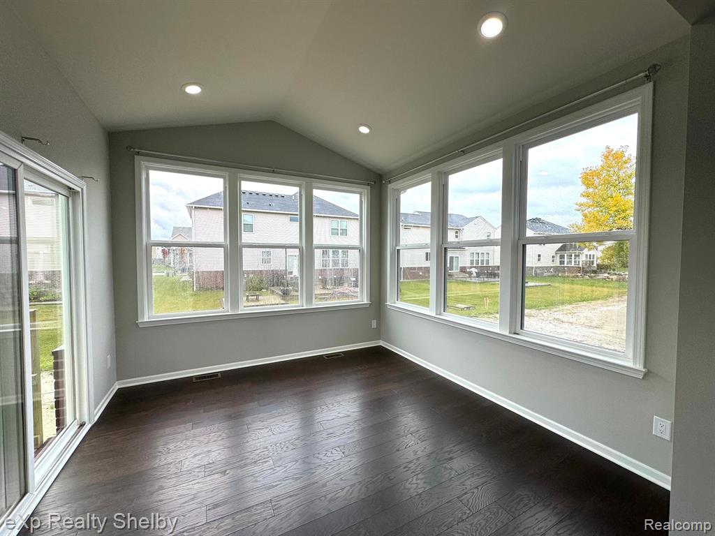 49477 Hummel Dr, Macomb, MI 48044 — Photo 17
