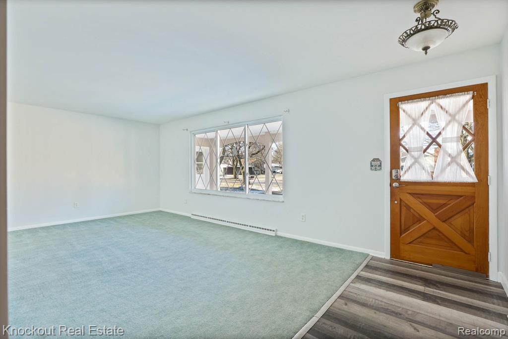 409 FRANCONIAN Drive E, Frankenmuth, MI 48734 — Photo 4