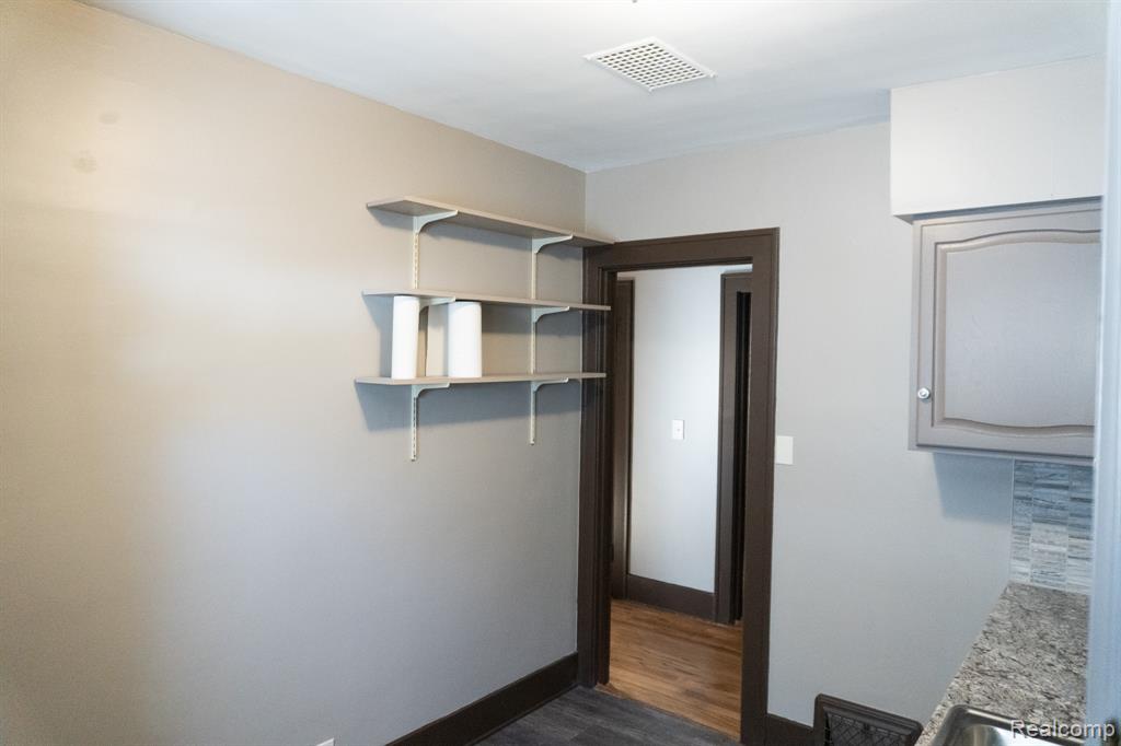 825 Frank Street, Flint, MI 48504 — Photo 9