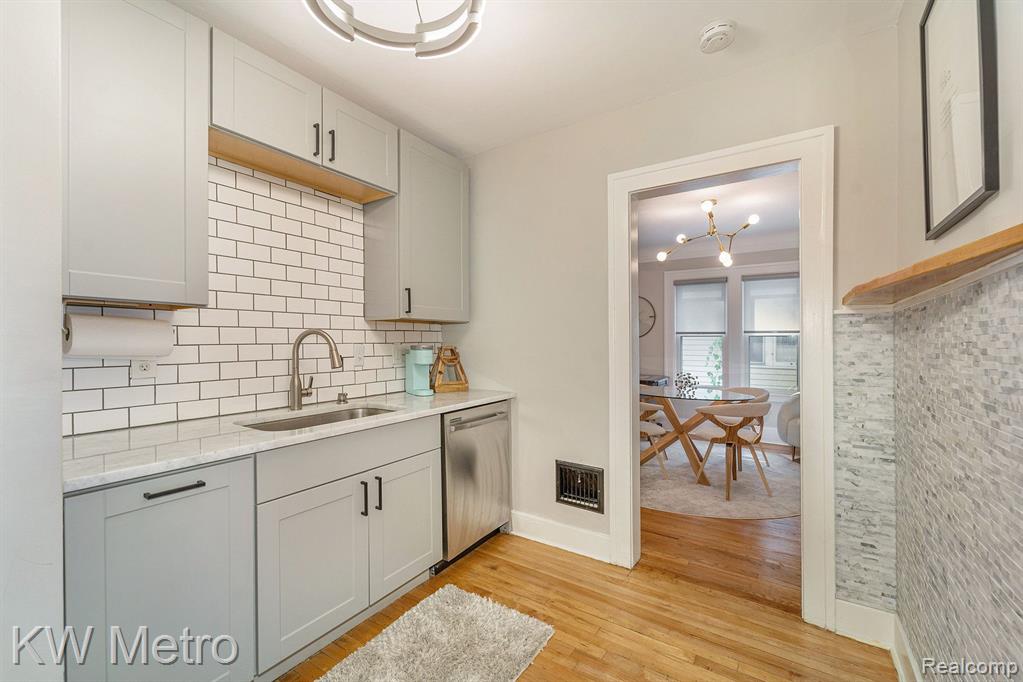 67 KENSINGTON Boulevard, Pleasant Ridge, MI — Photo 6