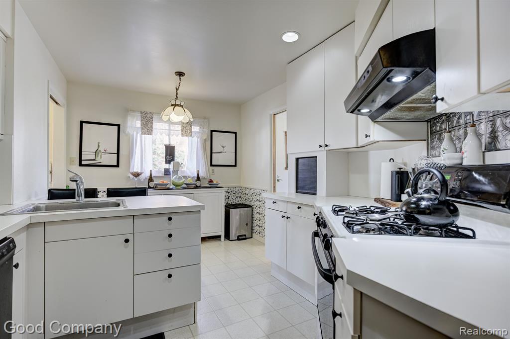 705 BUTTERNUT Avenue, Royal Oak, MI 48073 — Photo 9