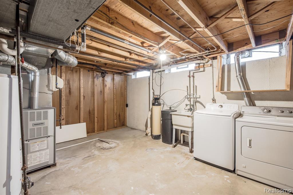 5285 WOODCREEK Trail, Clarkston, MI — Photo 38