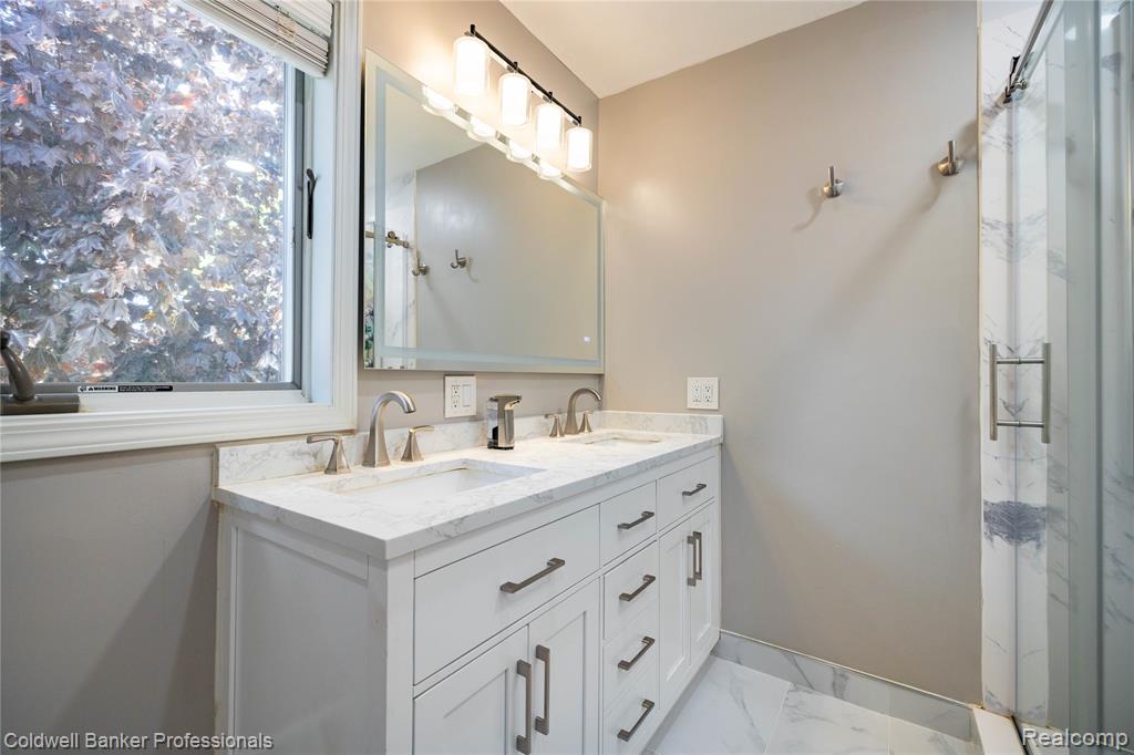 4020 Totem Lane, Waterford, MI 48328 — Photo 26