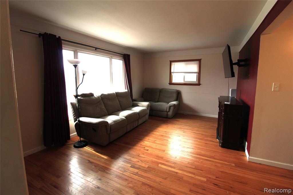 32474 Leona Street, Garden City, MI — Photo 7
