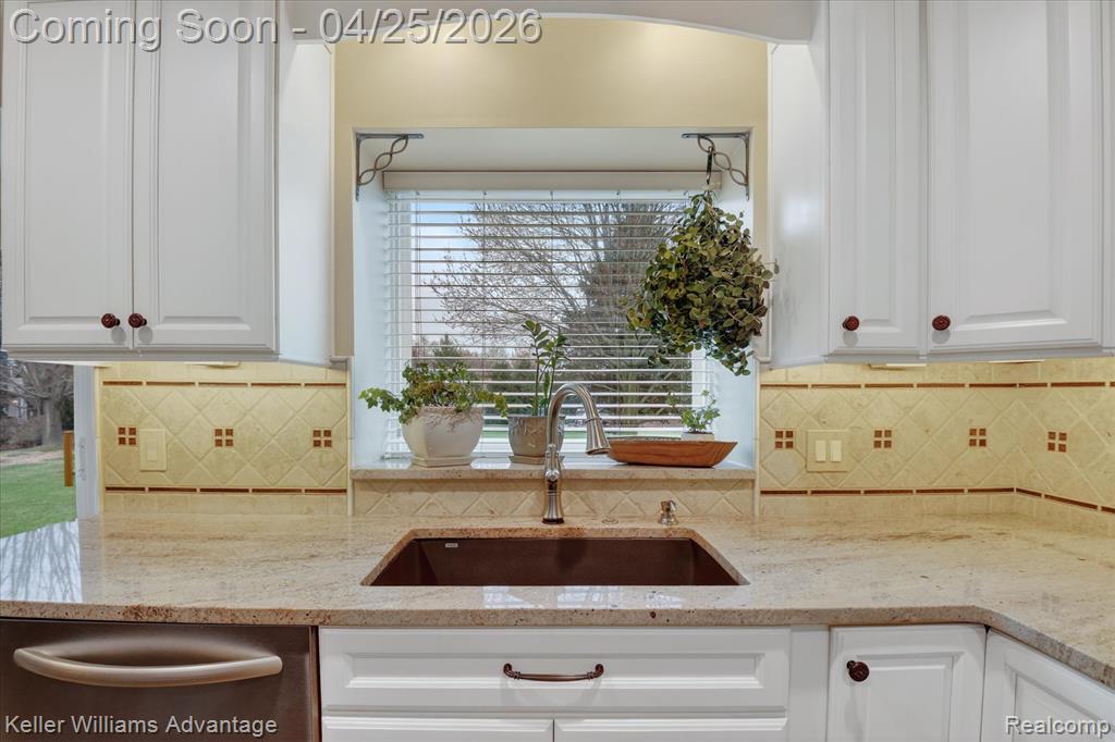 721 Remington Court, Commerce Twp, MI 48382 — Photo 20