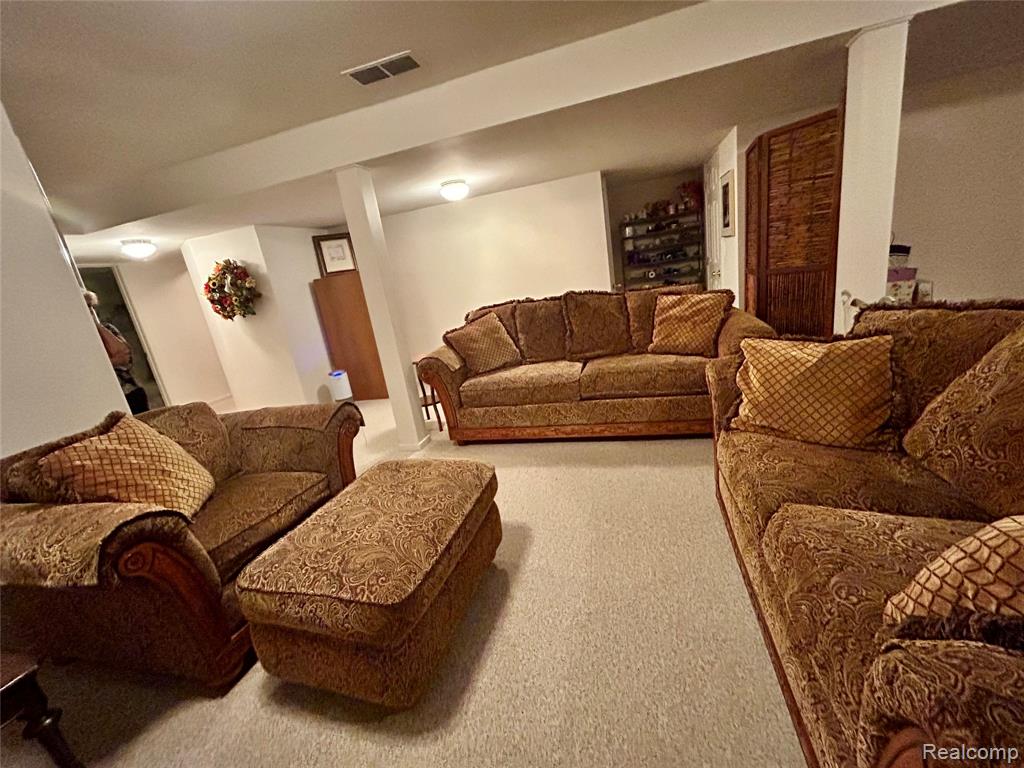 9545 Woodside Circle, Grand Blanc, MI 48439 — Photo 28