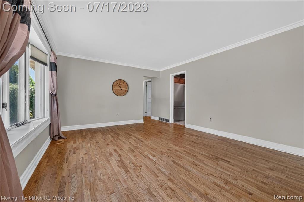 648 S Dowling Street, Westland, MI 48186 — Photo 5