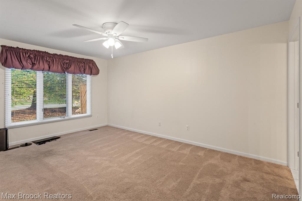 55222 BOARDWALK Drive, Shelby Twp, MI 48316 — Photo 12