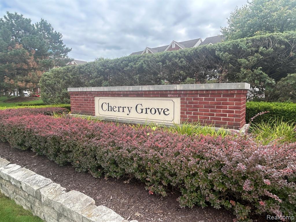 674 CHERRY ORCHARD Road, Canton, MI 48188 — Photo 38