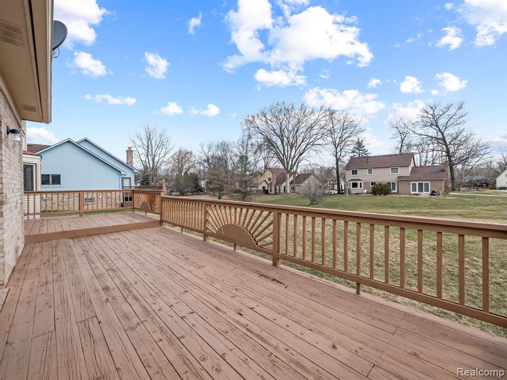 5079 W POND Circle, West Bloomfield, MI 48323 — Photo 31